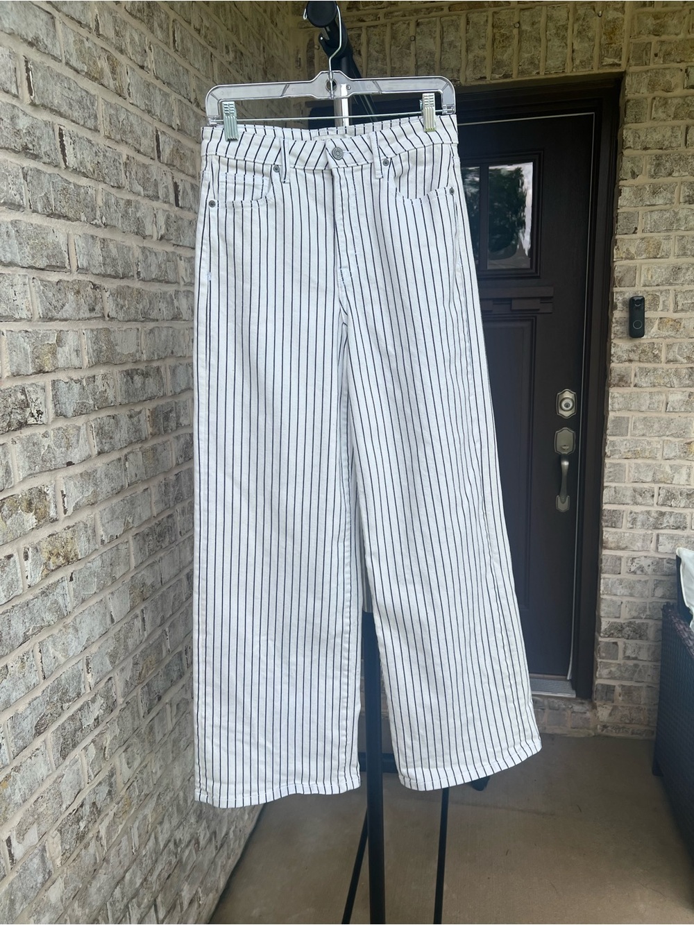 Hidden White and Black Pinstripe Wide-Leg Jeans size 27